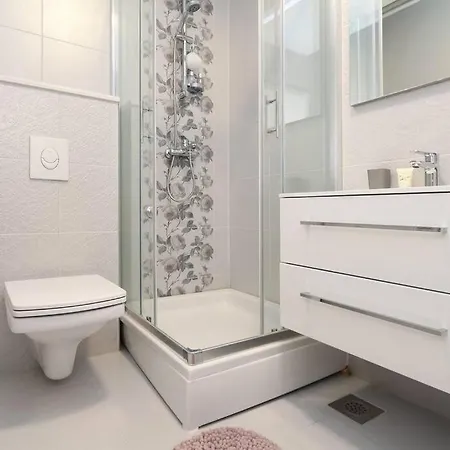Jolanda - 3 Min From Apartment