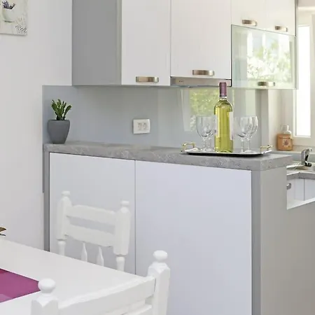 Apartment Jolanda - 3 Min From